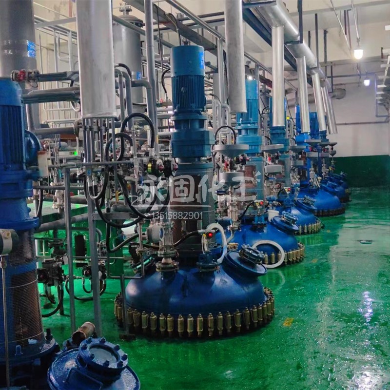 老张三十年胶水经：木材胶选错家具开裂？宁波永固化工从配方到包装一站式服务，助您轻松应对环保认证与施工难题！