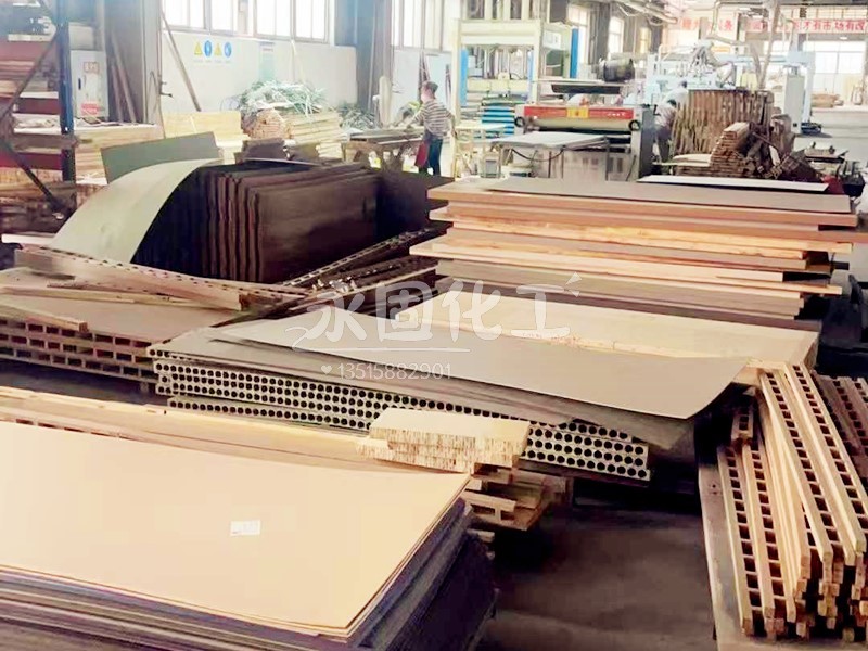 实木大板总在凌晨开裂?老张揭秘“温度反弹”陷阱 实木大板总在凌晨开裂?老张揭秘“温度反弹”陷阱